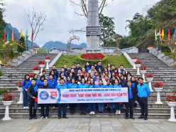 HOẠT ĐỘNG THAM QUAN VỀ NGUỒN CỦA ĐOÀN TRƯỜNG ĐẠI HỌC THƯƠNG MẠI - DÂNG HƯƠNG, TƯỞNG NIỆM VÀ THAM QUAN, HỌC TẬP TẠI KHU DI TÍCH LỊCH SỬ PÁC BÓ, CAO BẰNG