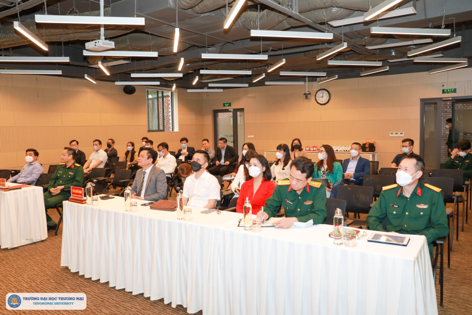 TỌA ĐÀM: “CHUYỂN ĐỔI SỐ TRONG DẠY VÀ HỌC TẠI TRƯỜNG ĐẠI HỌC THƯƠNG MẠI” TẠI HỌC VIỆN VIETTEL