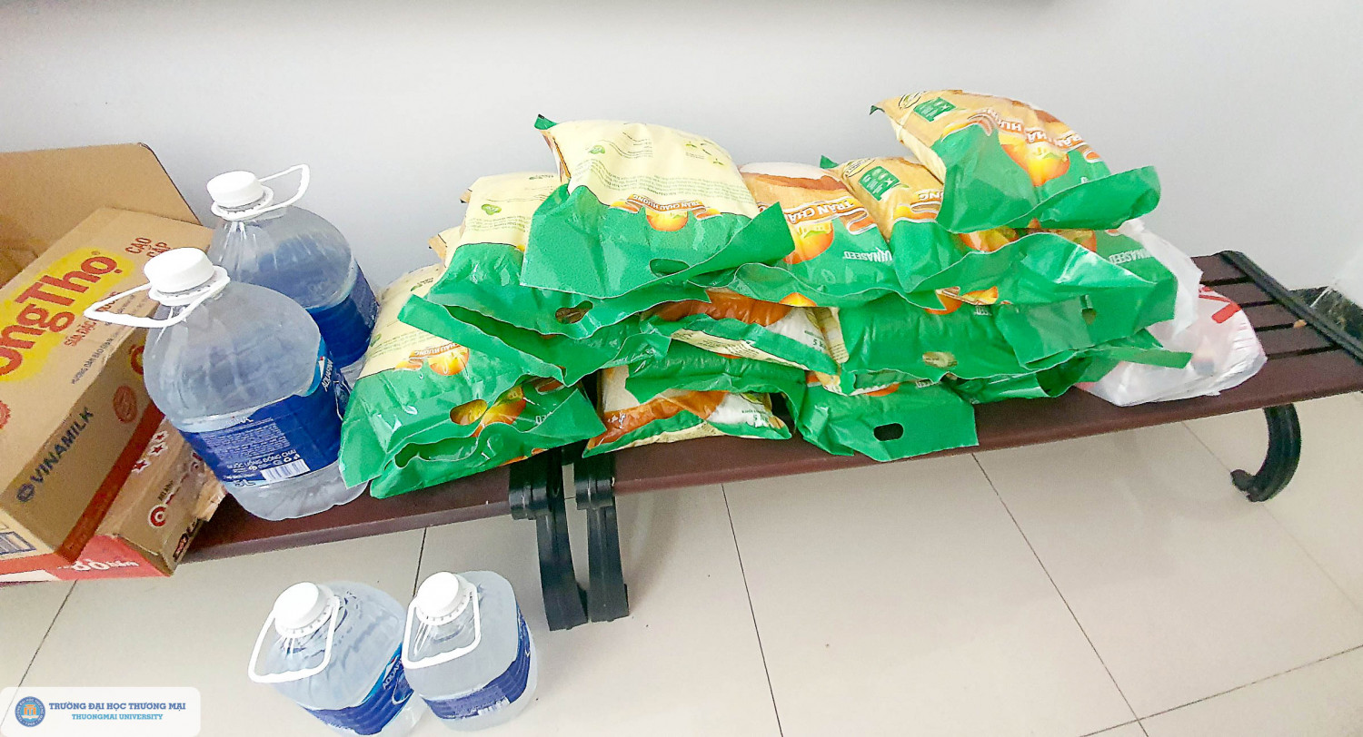 3 Hỗ trợ sinh viên quốc tế ở tại ký túc xá trong mùa dịch COVID 19